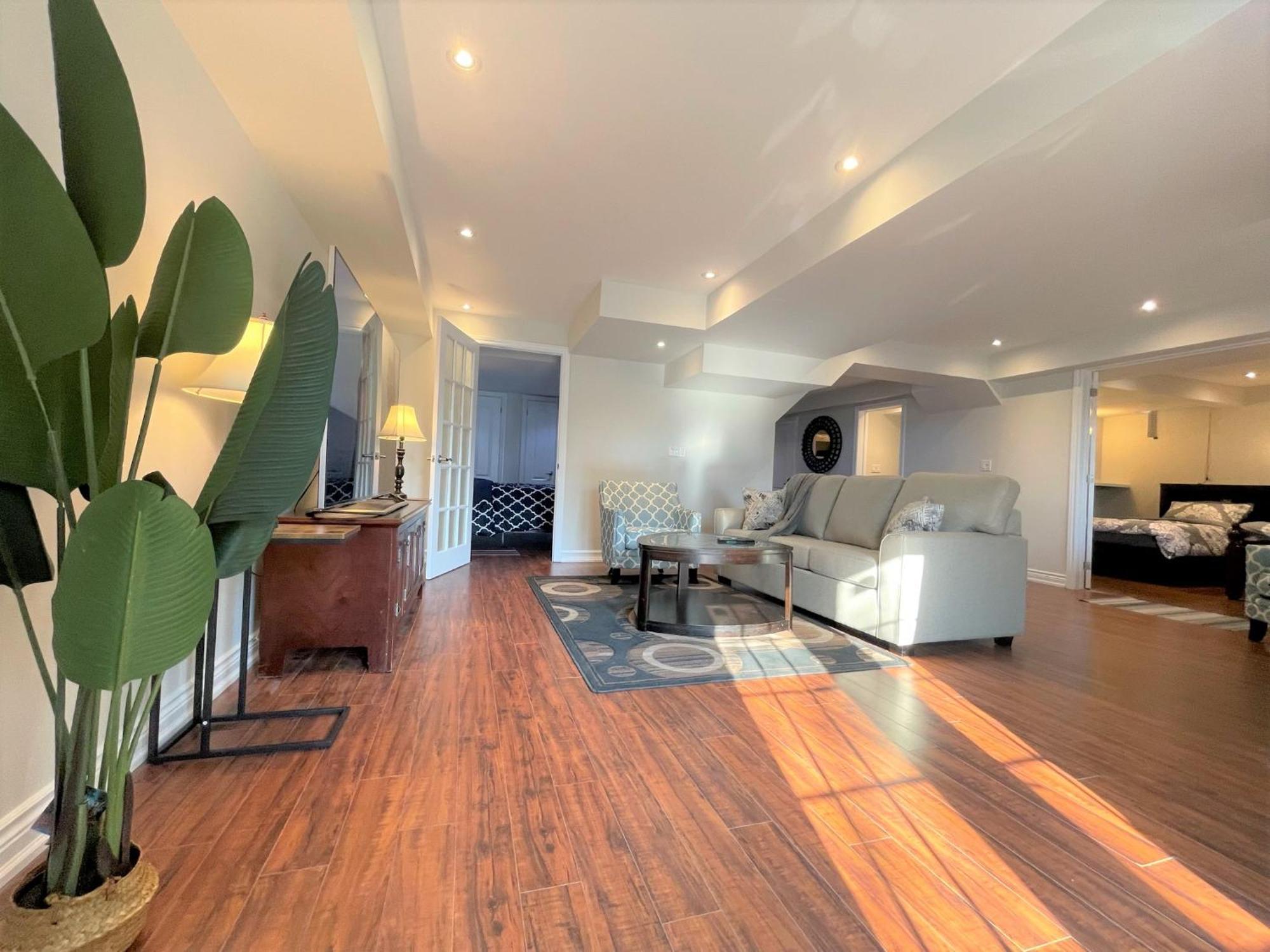 Cozy Lovely Ravine Facing Suite. Mississauga Esterno foto